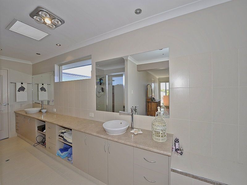 21 Princeton Drive, Wannanup WA 6210