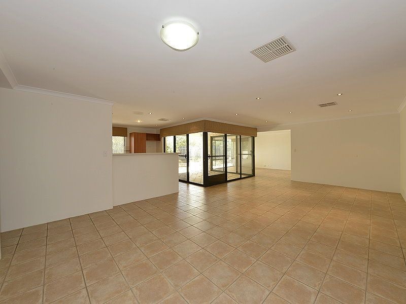 6 Cohen Vista, Lakelands WA 6180