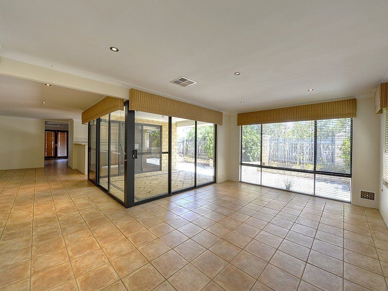 6 Cohen Vista, Lakelands WA 6180