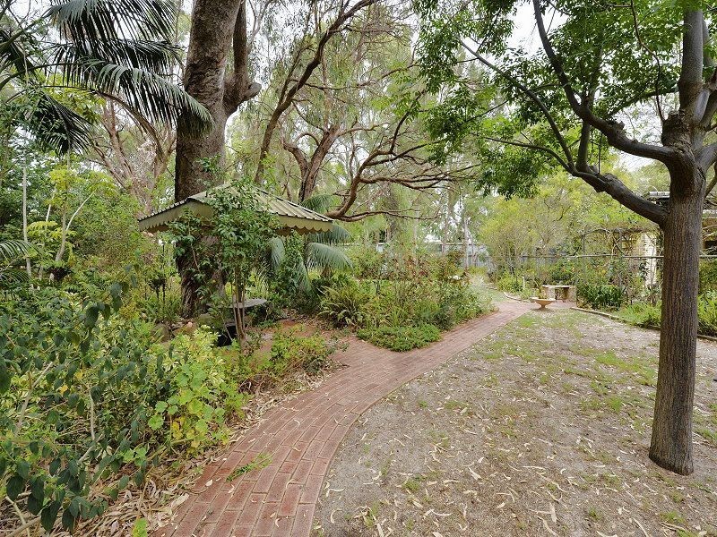 8 Victoria Circle, Greenfields WA 6210