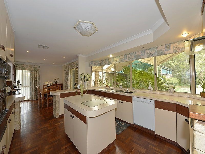 8 Victoria Circle, Greenfields WA 6210