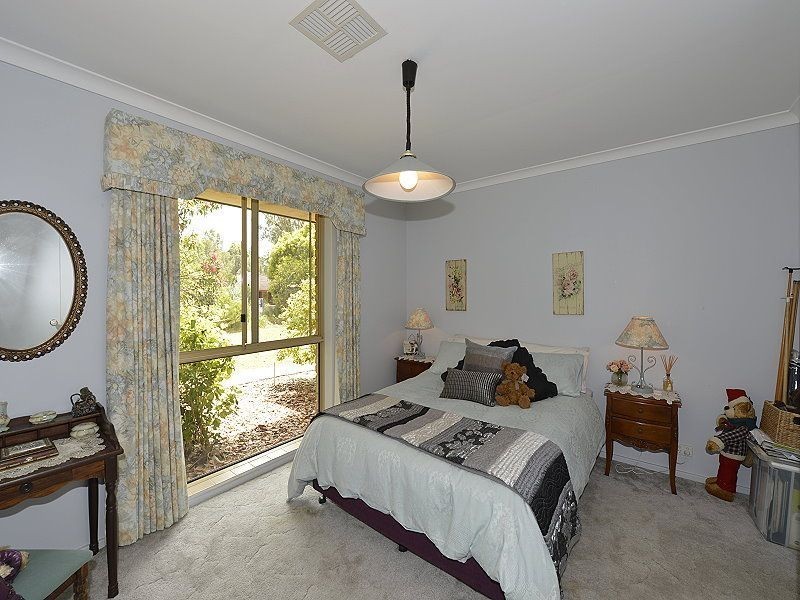 8 Victoria Circle, Greenfields WA 6210