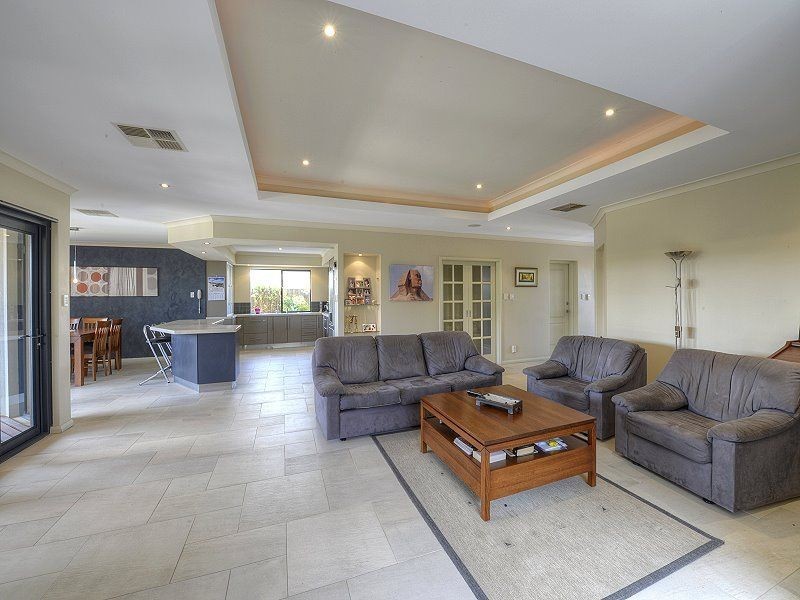 11 Cervantes Drive, Erskine WA 6210