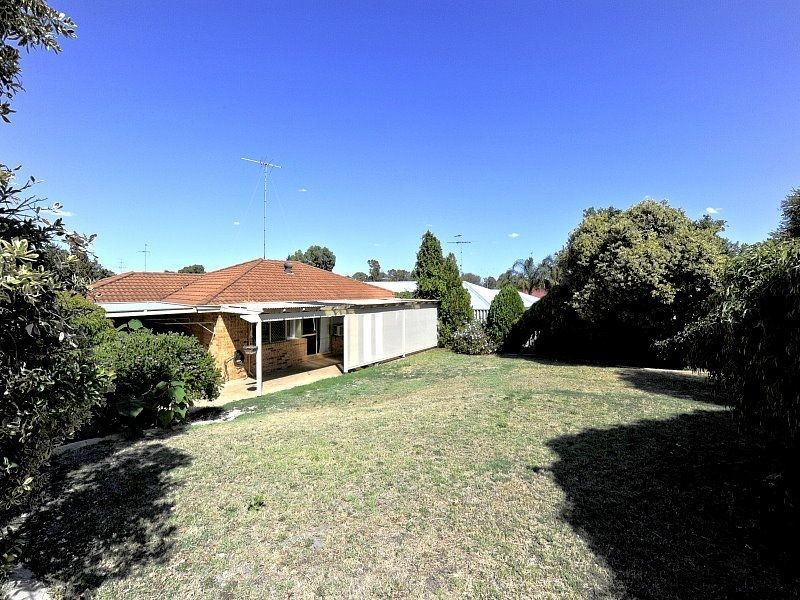 24 Casuarina Drive, Halls Head WA 6210