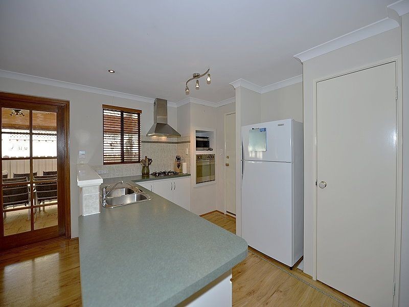 4/10 Bedingfeld Rd, Greenfields WA 6210