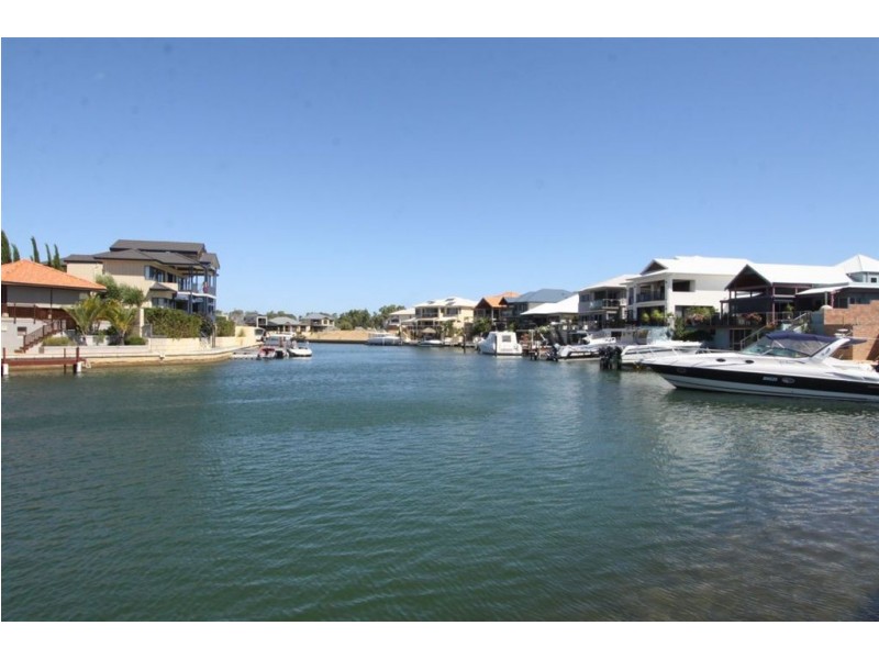 35 Ragamuffin Point, Halls Head WA 6210