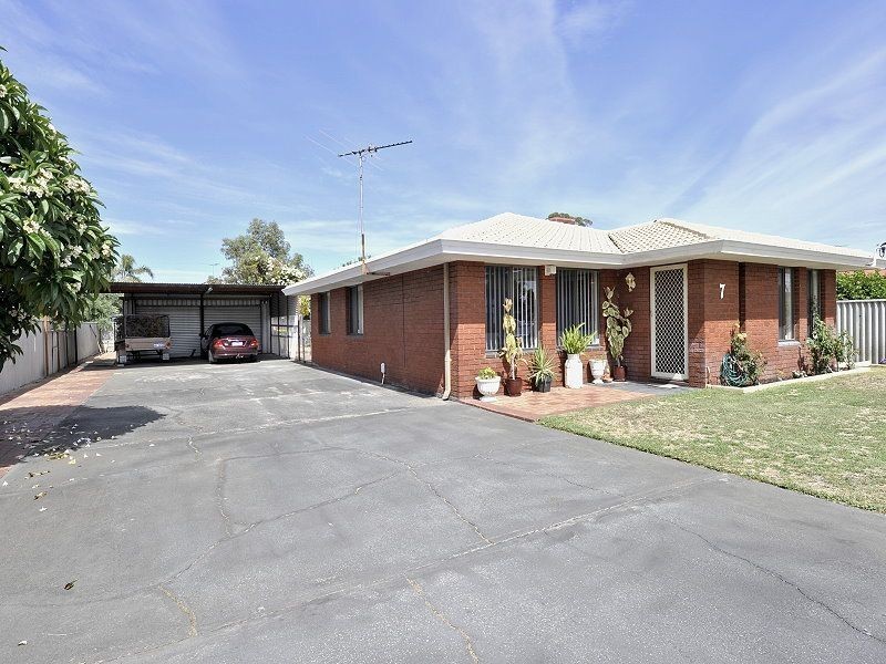 7 Blythwood Street, Dudley Park WA 6210