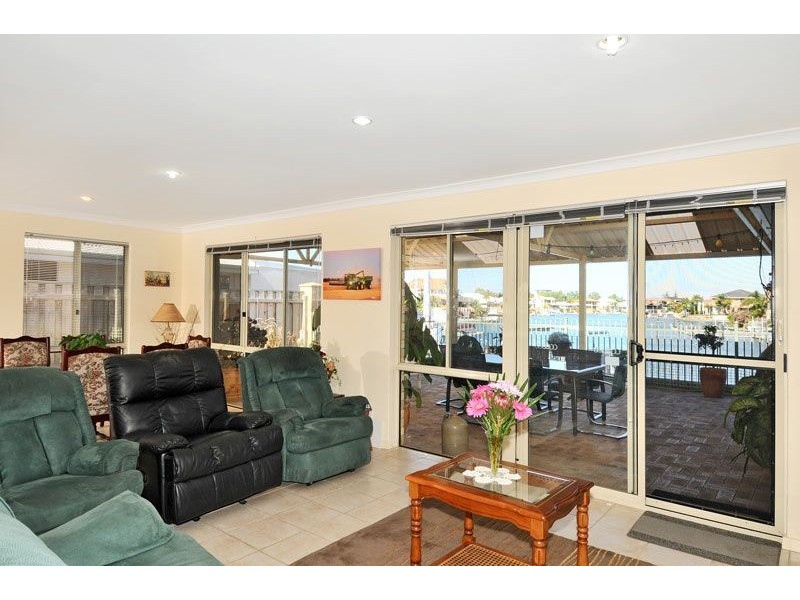 19 Parkwater Cove, Halls Head WA 6210