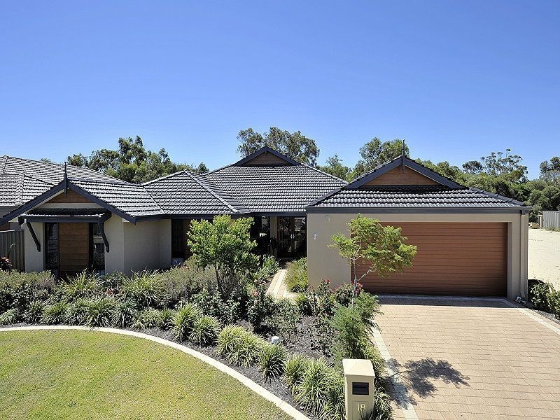 18 Placid Bend, South Yunderup WA 6208
