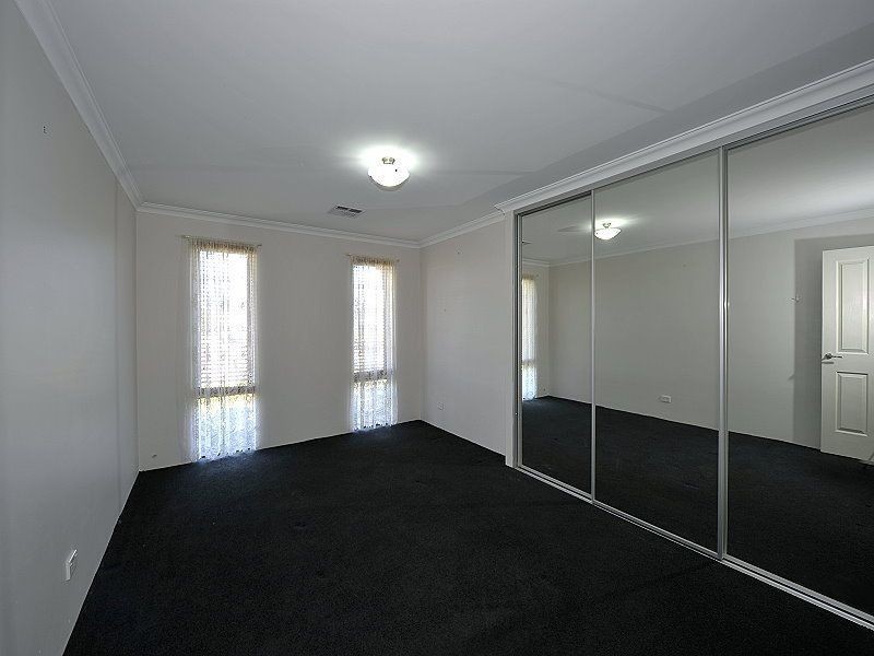 18 Placid Bend, South Yunderup WA 6208