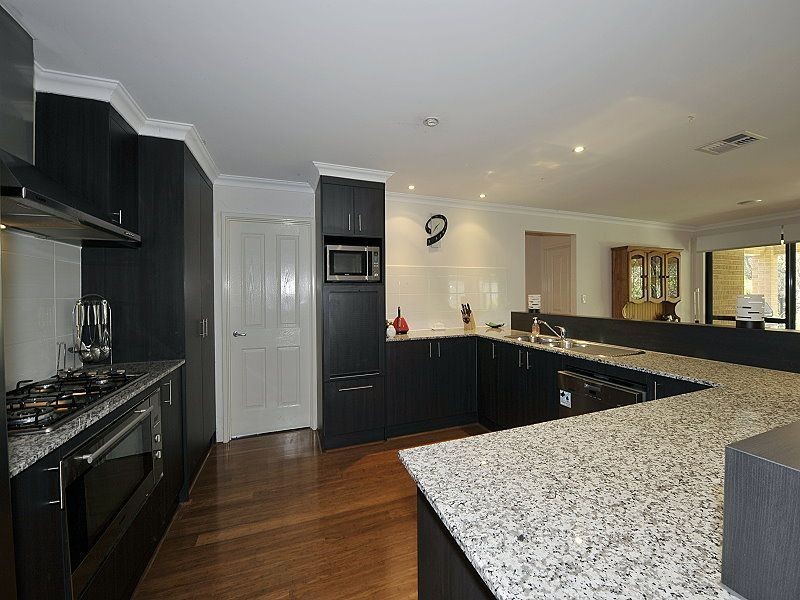 18 Placid Bend, South Yunderup WA 6208