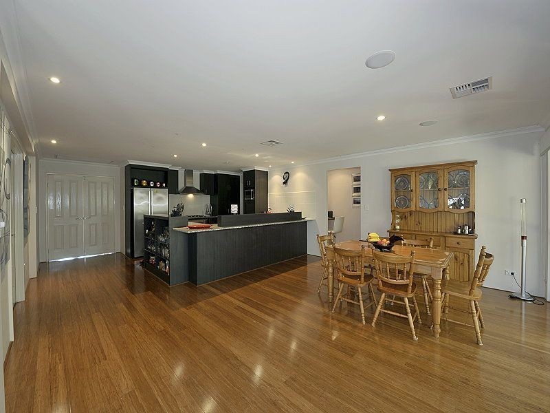 18 Placid Bend, South Yunderup WA 6208