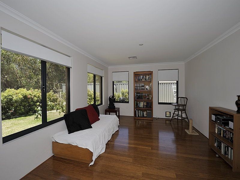 18 Placid Bend, South Yunderup WA 6208