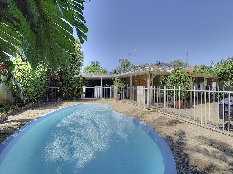 87 Oaklands Avenue, Halls Head WA 6210