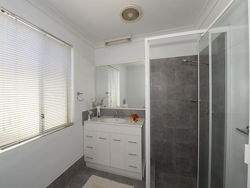 87 Oaklands Avenue, Halls Head WA 6210