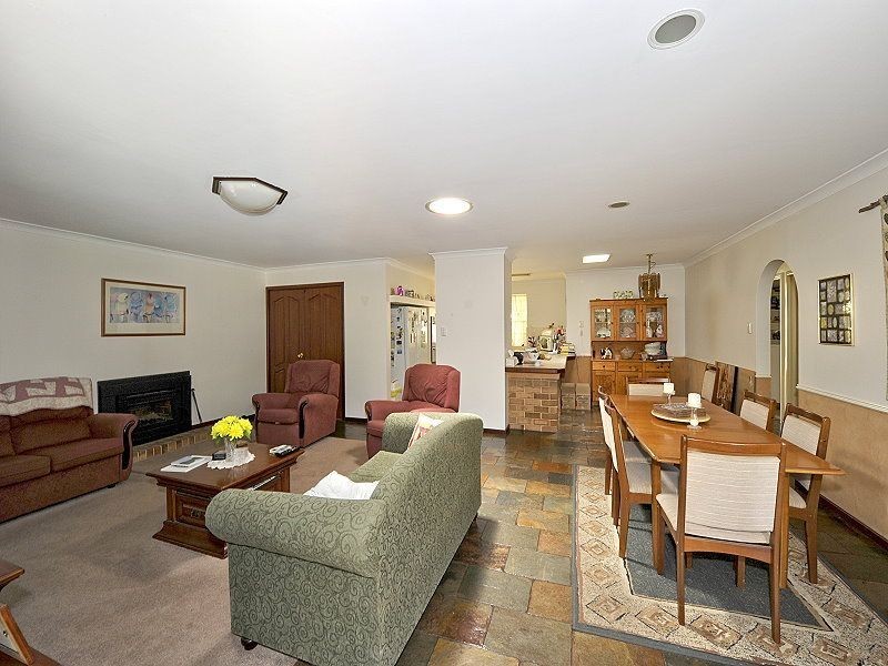 87 Oaklands Avenue, Halls Head WA 6210