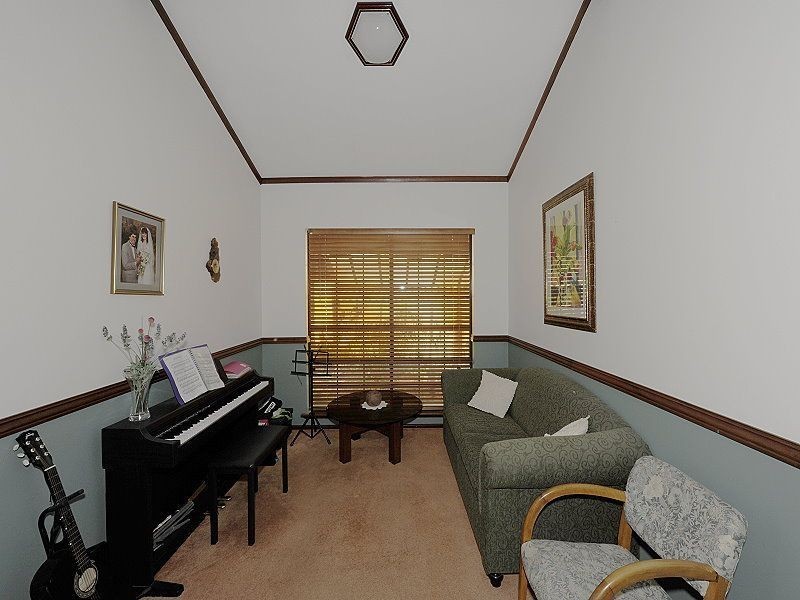 87 Oaklands Avenue, Halls Head WA 6210