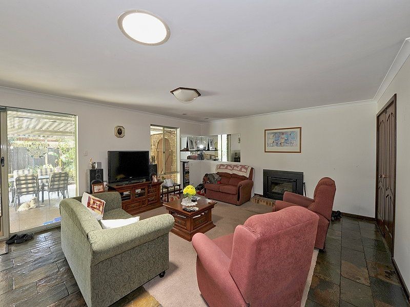 87 Oaklands Avenue, Halls Head WA 6210