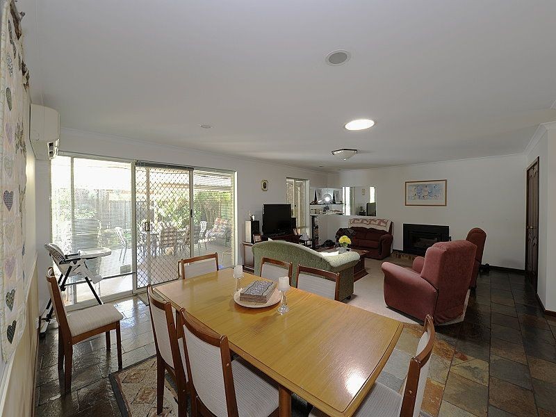 87 Oaklands Avenue, Halls Head WA 6210