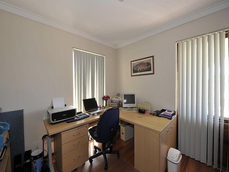 6 Barkley Place, Halls Head WA 6210