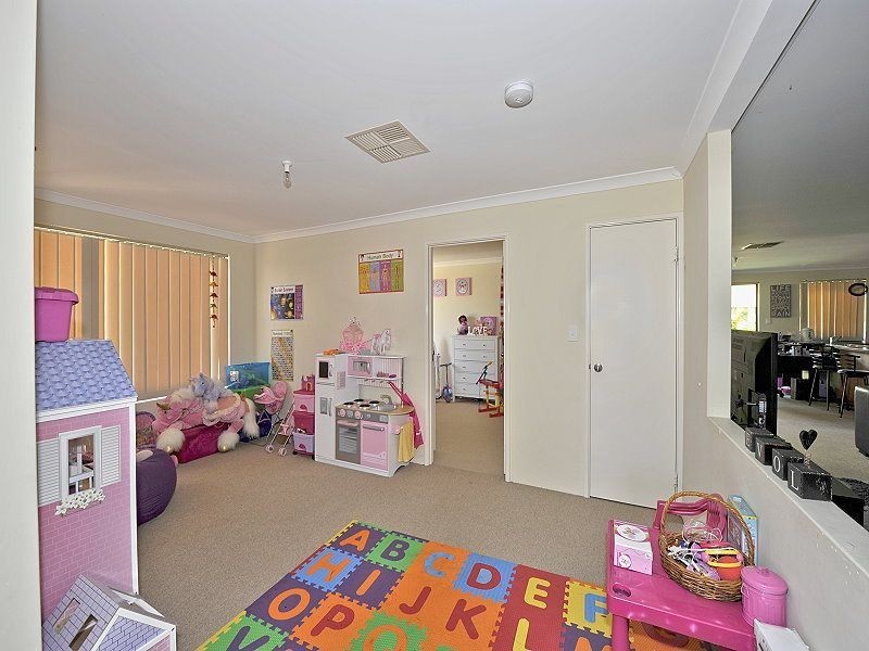 225 Peelwood Parade, Halls Head WA 6210