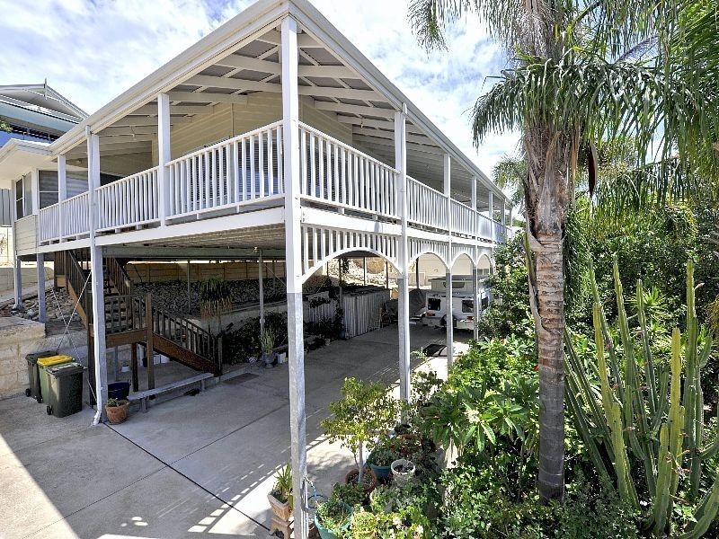 3 Oversby Street, Halls Head WA 6210