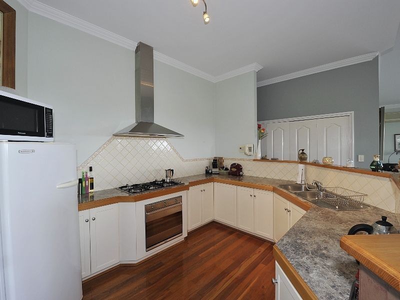 3 Oversby Street, Halls Head WA 6210