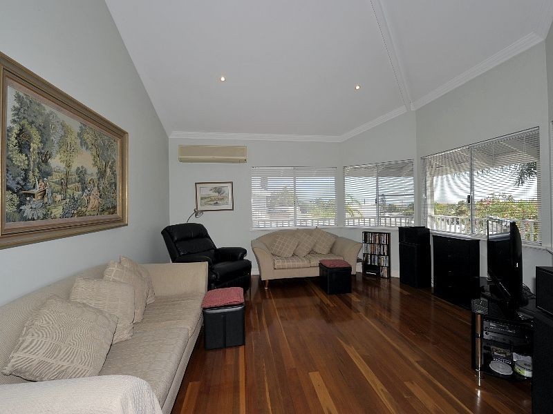 3 Oversby Street, Halls Head WA 6210