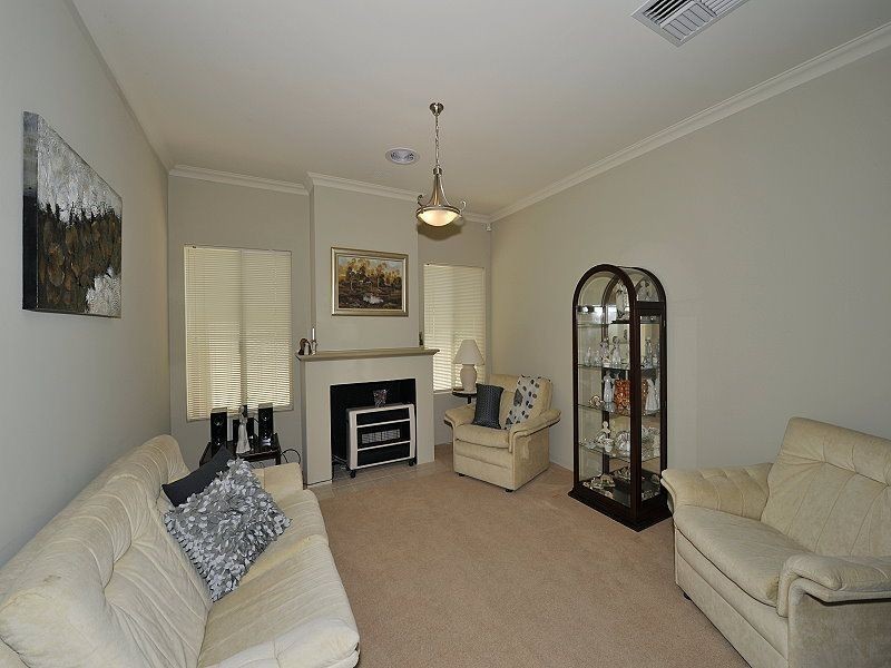 42 Hudson Drive, Dudley Park WA 6210