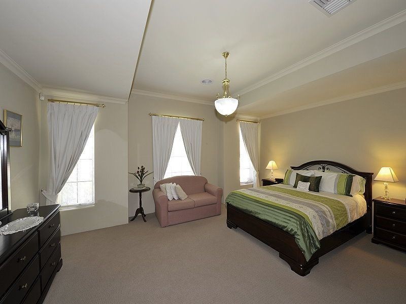 42 Hudson Drive, Dudley Park WA 6210