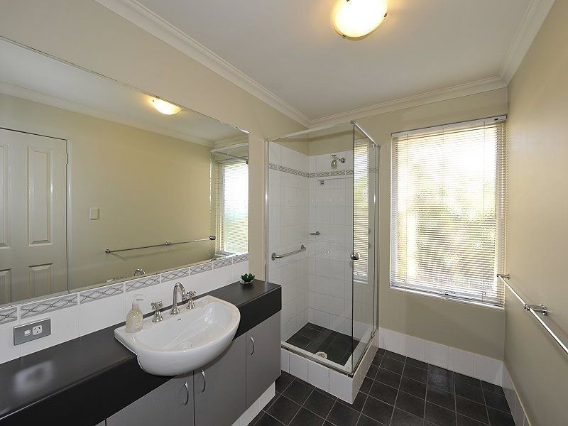 42 Hudson Drive, Dudley Park WA 6210