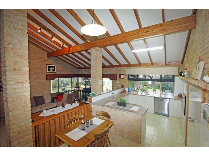 4 Amazon Drive, Greenfields WA 6210