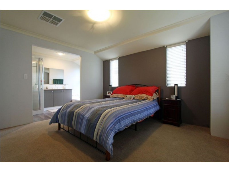 27 Hudson Road, Dudley Park WA 6210