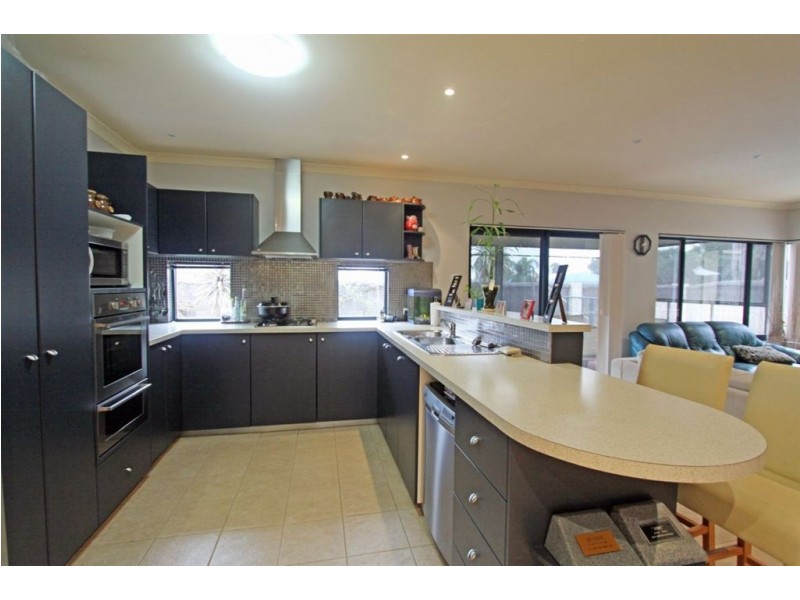 27 Hudson Road, Dudley Park WA 6210