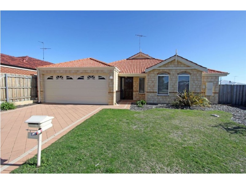 17 Alba Pass, Halls Head WA 6210