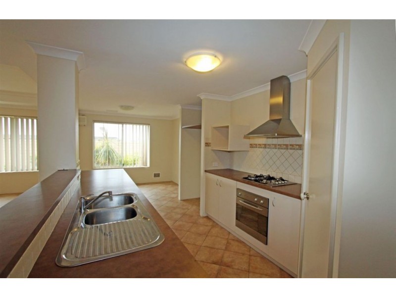 17 Alba Pass, Halls Head WA 6210