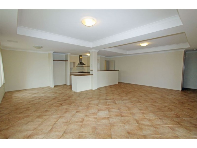 17 Alba Pass, Halls Head WA 6210