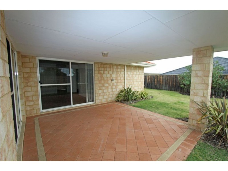 17 Alba Pass, Halls Head WA 6210