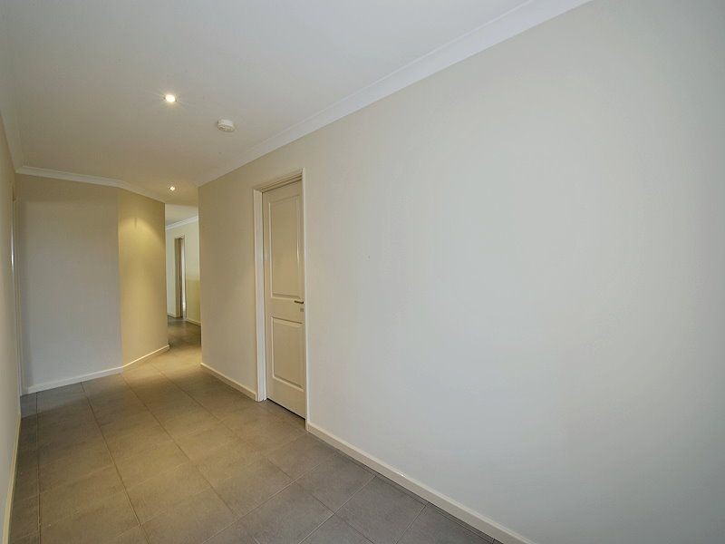 27 Quandong Parkway, Halls Head WA 6210