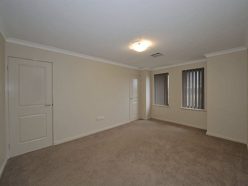 27 Quandong Parkway, Halls Head WA 6210