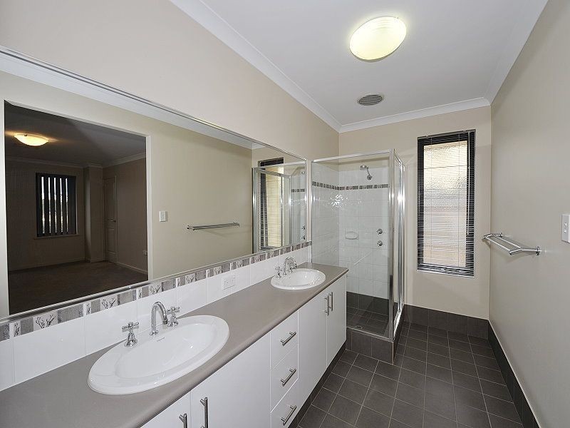 27 Quandong Parkway, Halls Head WA 6210