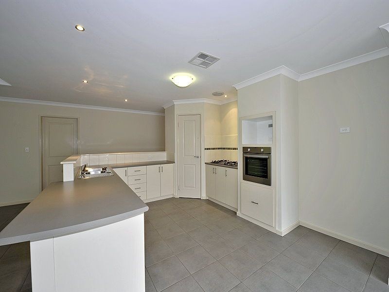 27 Quandong Parkway, Halls Head WA 6210
