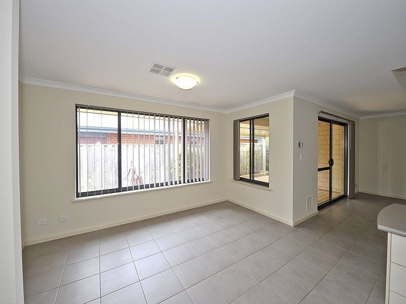 27 Quandong Parkway, Halls Head WA 6210