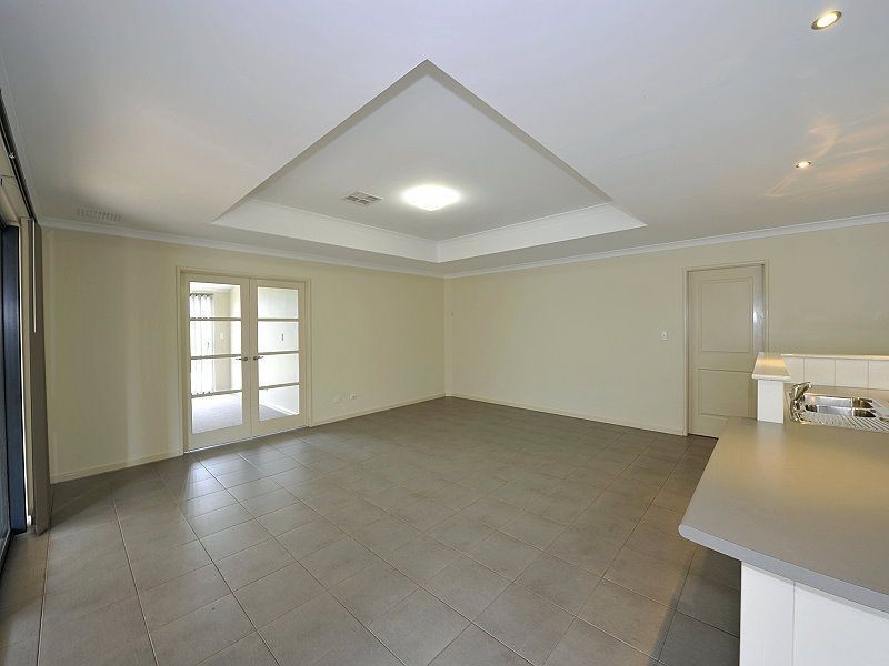 27 Quandong Parkway, Halls Head WA 6210