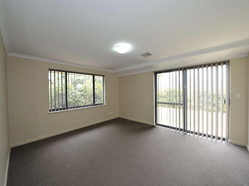 27 Quandong Parkway, Halls Head WA 6210