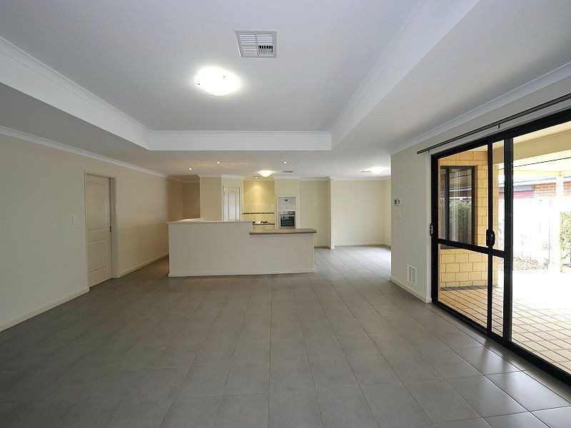27 Quandong Parkway, Halls Head WA 6210