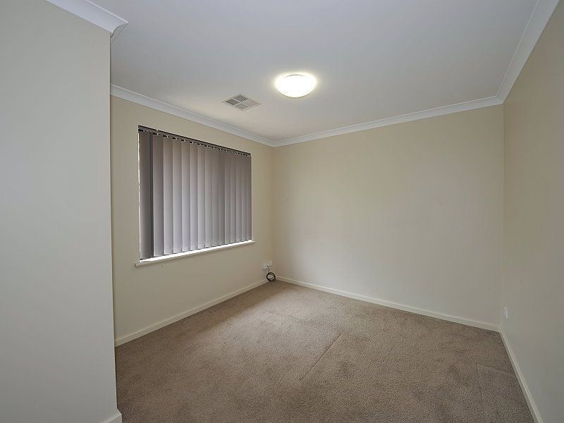 27 Quandong Parkway, Halls Head WA 6210