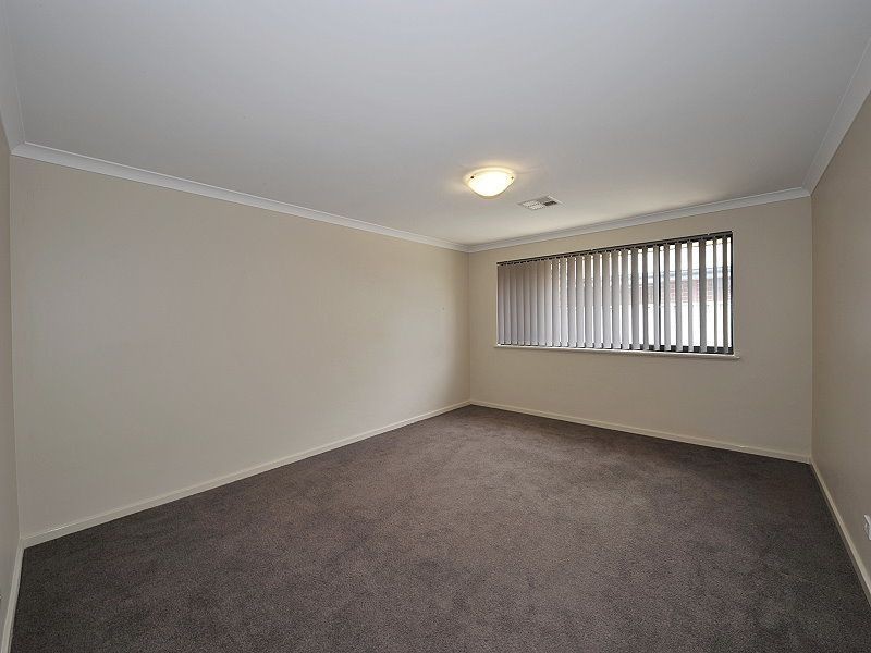 27 Quandong Parkway, Halls Head WA 6210