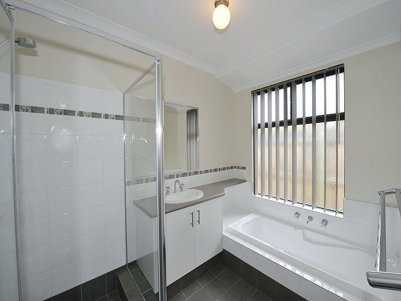 27 Quandong Parkway, Halls Head WA 6210