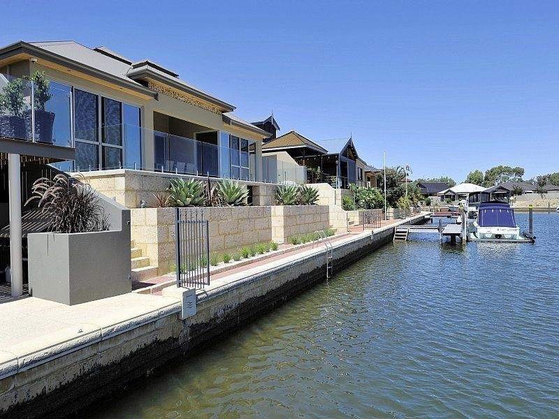 16 Ragamuffin Point, Halls Head WA 6210